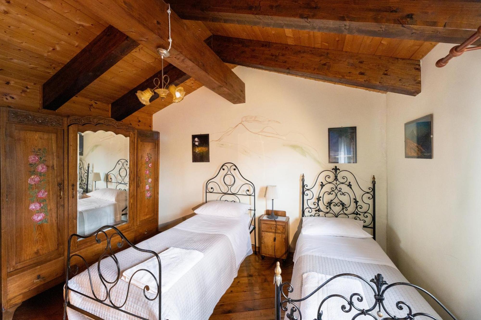 Palazzo Previtera Hotell Linguaglossa Rum bild